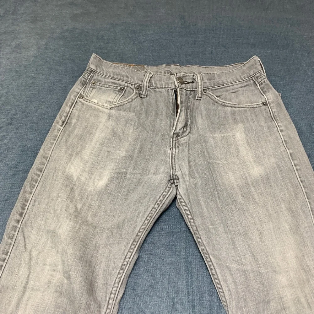 Vintage Levi's 514 Jeans Mens 30x30 Gray Denim All Day Comfort Light Wash Y2K